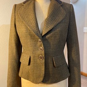 Cropped wool brown tweed jacket